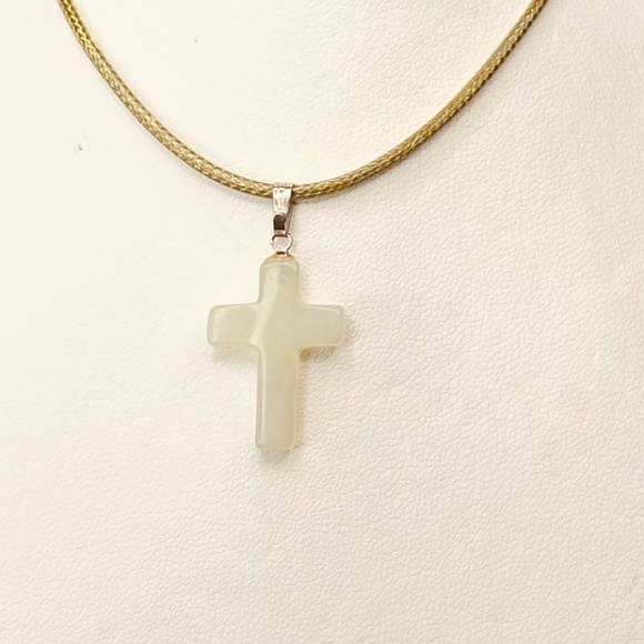 Green Chalcedony Carved Cross Pendant Pale Green EUC - Picture 2 of 9